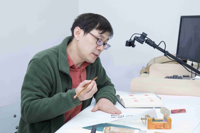 1744095082842397.jpg 老师.jpg